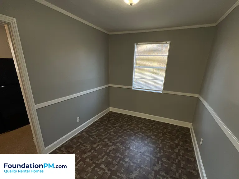 1570 Rebecca St — Photo 5