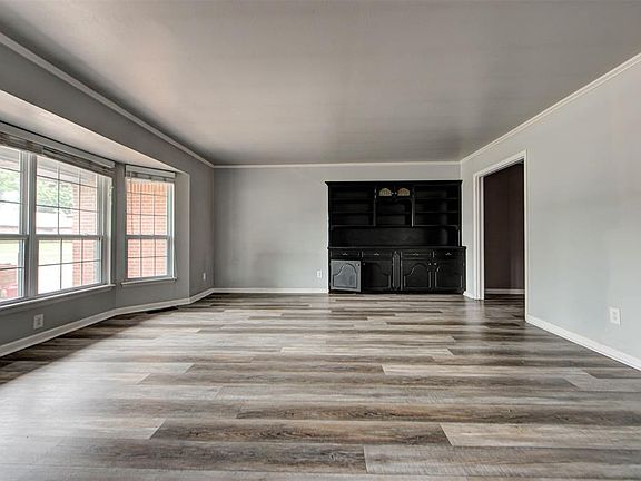 3rd image of 1506 W Walnut St