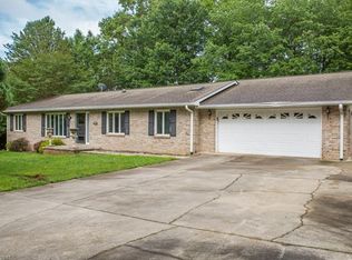 13 Chestnut Ln, Hendersonville, NC 28792
