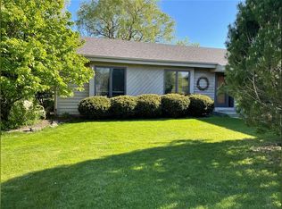 N28W22373 Foxwood Ln, Waukesha, WI 53186