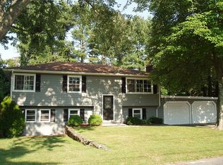 12 Hawthorne Dr, Seekonk, MA 02771