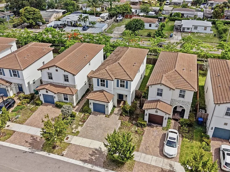 2345 NW 131st Cir — Photo 42