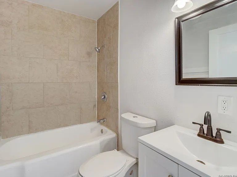 1622 Gorman St — Photo 13
