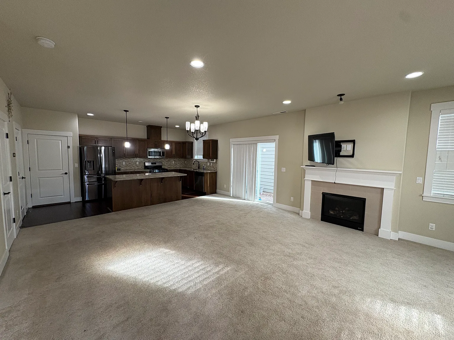 4 bed, 2.5 bath, 1733 sqft, $2,695 — Photo 4