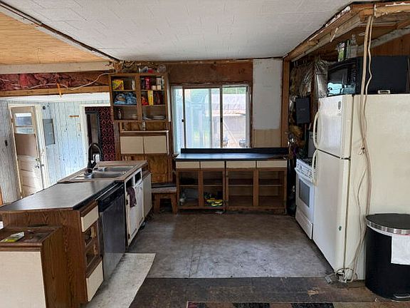 4th image of 3105 N Evergreen Dr