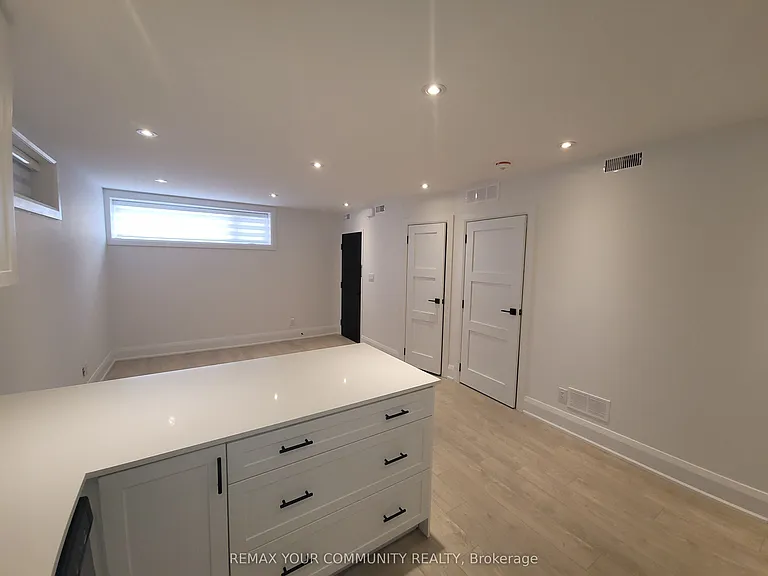 248 Gladstone Ave #BASEMENT — Photo 11