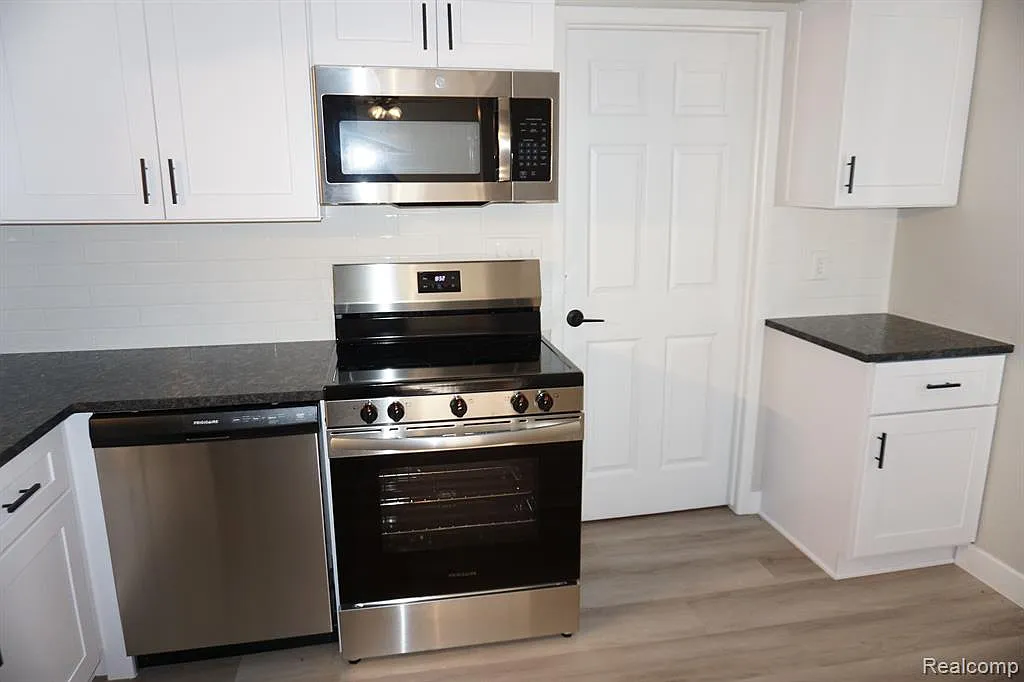 2 bed, 1.0 bath, 912 sqft, $1,400 — Photo 4