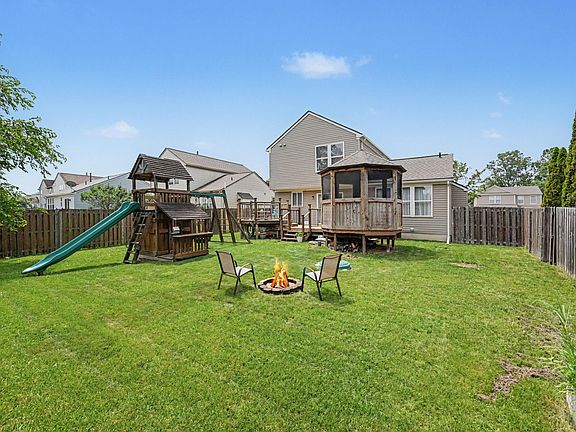 3rd image of 6059 Mapleview Ln