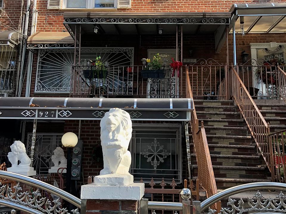 1st image of 927 E 102nd St