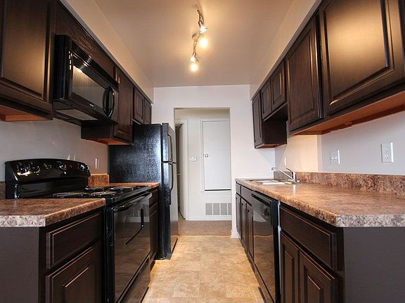 4th image of 424 Nelson Cir