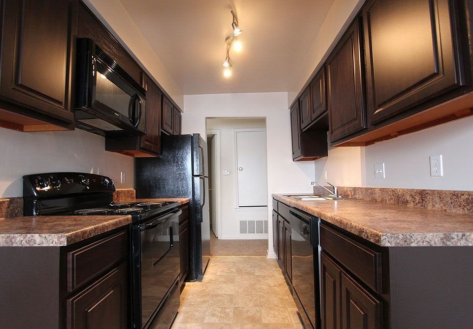 2nd image of 406 Nelson Cir