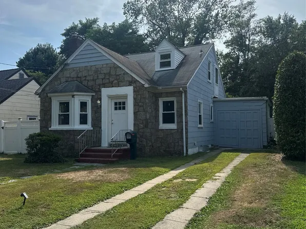 49 S Baldwin Place, Massapequa, NY 11758