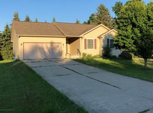 106 Walker Dr, Morrice, MI 48857