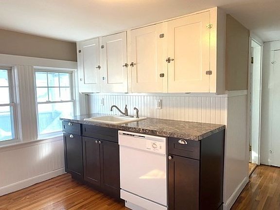 Kitchen with dishwasher