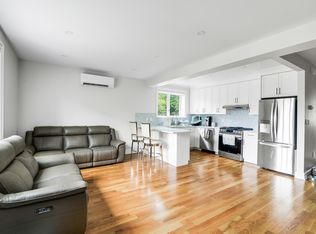 20-01 21st St #1, Astoria, NY 11105