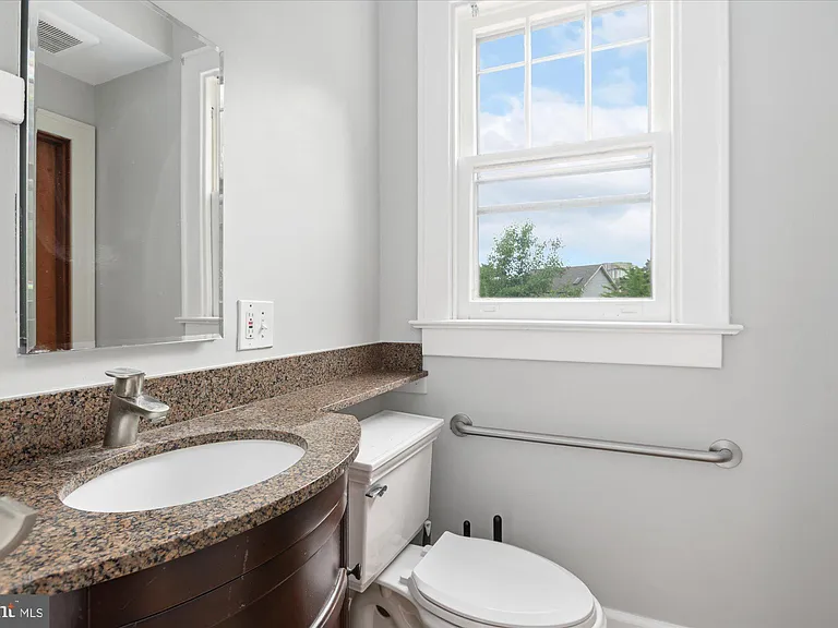 1431 N Fillmore St — Photo 23