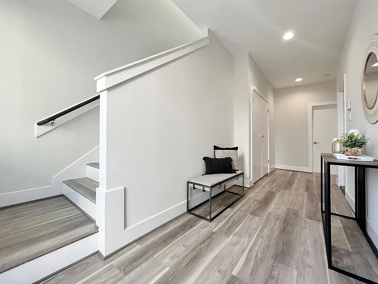 8318 Curry Rd — Photo 7