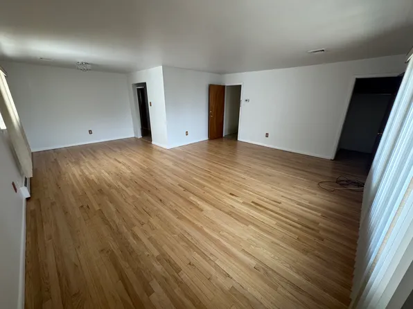 248 Columbia Avenue image 2 of 9