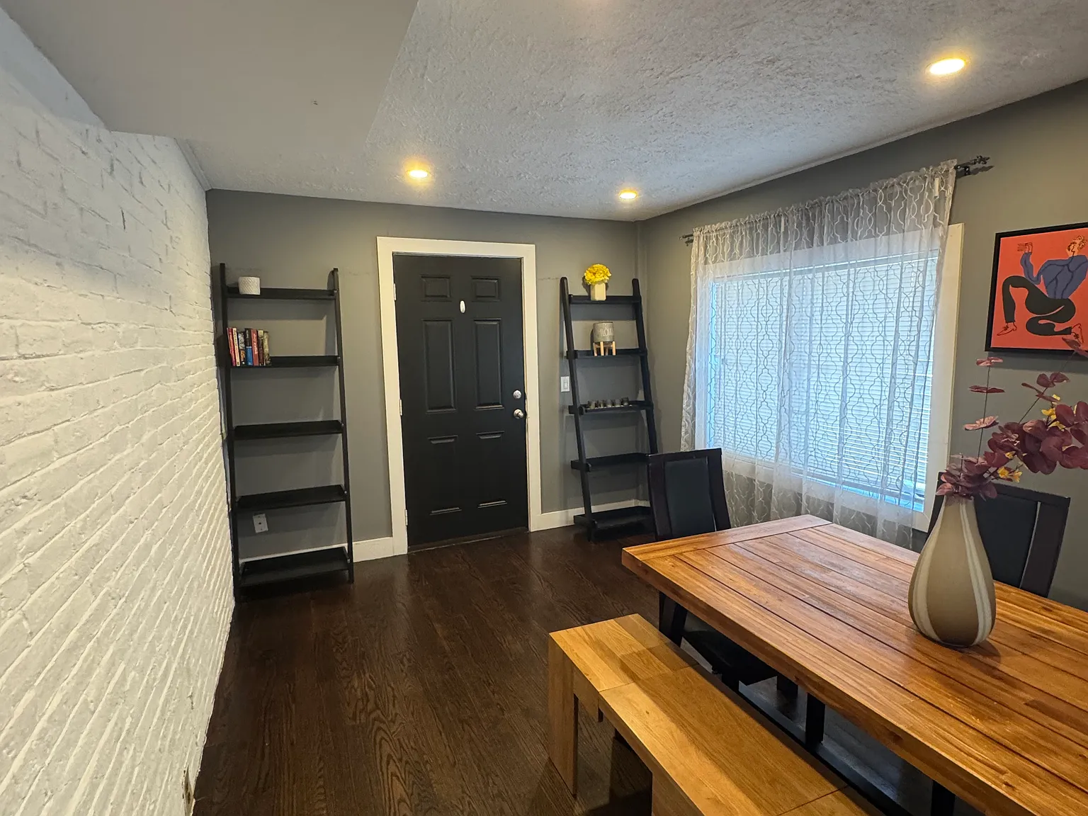 3 bed, 1225 sqft, $3,200 — Photo 3