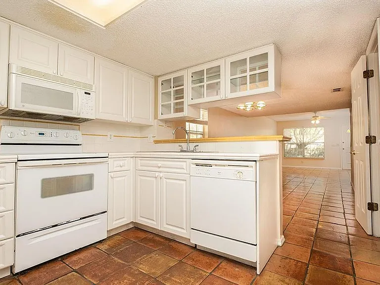 2134 Fletchers Point Cir #2134 — Photo 5