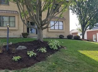 305 Saint Andrews Trl, Miamisburg, OH 45342