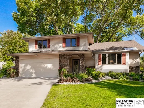 5711 S 152nd Avenue Cir, Omaha, NE 68137