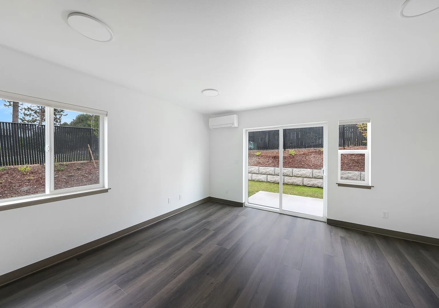 2 Bed 1.5 Bath - Pet Friendly - NAS Whidbey — Photo 3