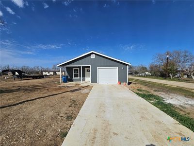 810 E 6th St, Nixon, TX, 78140