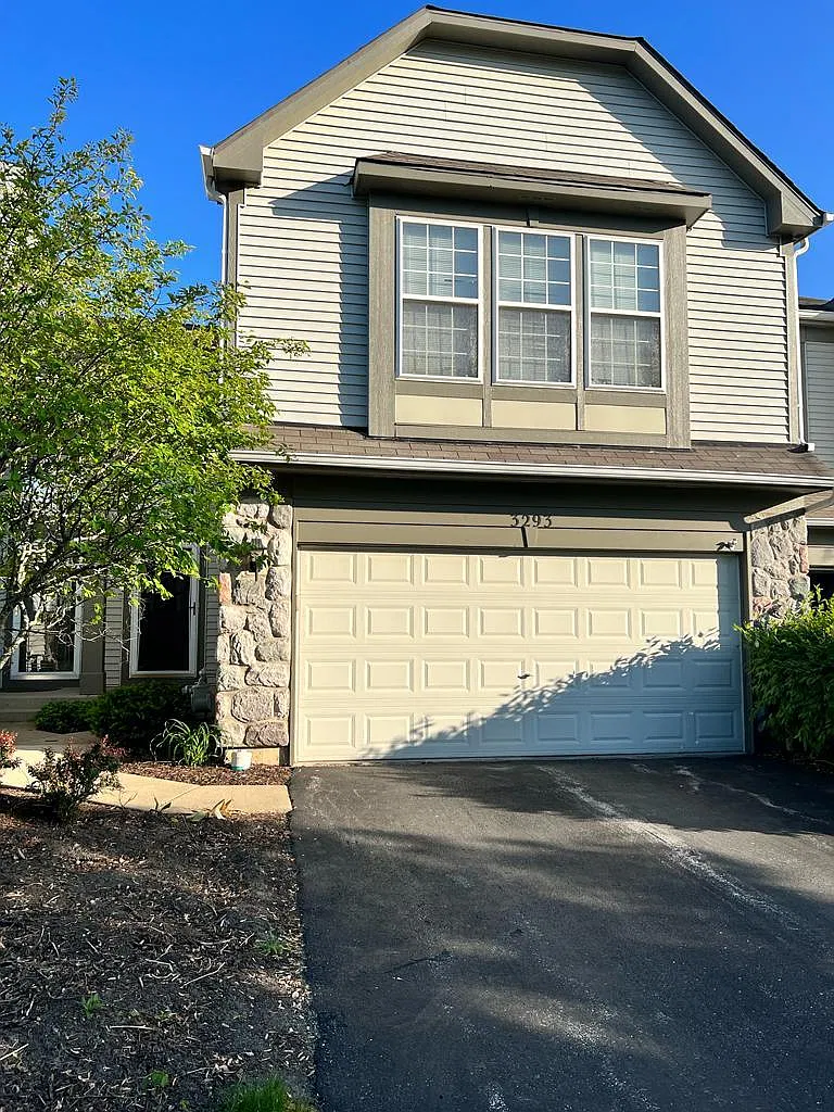 2 bed, 2.5 bath, 1560 sqft, $2,400 — Photo 1