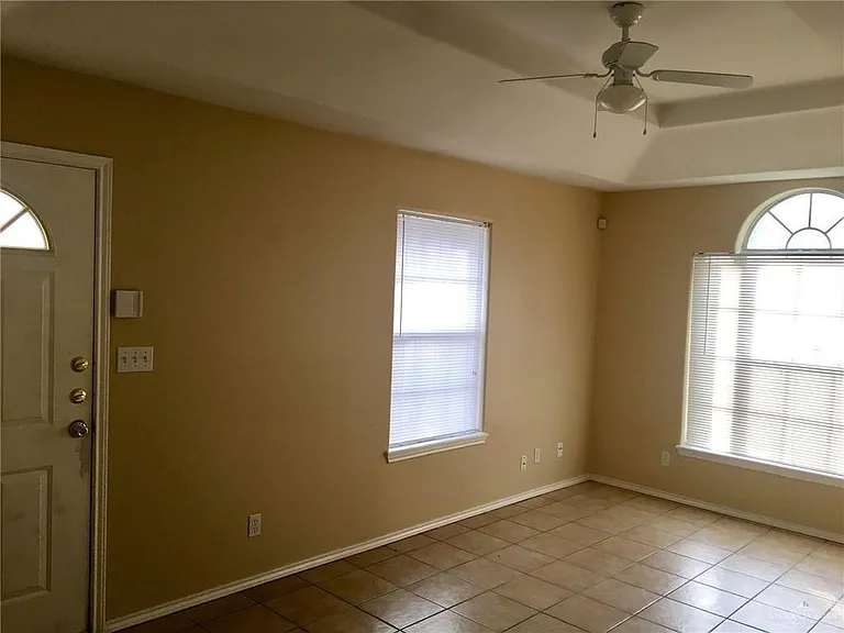 812 N Cross Ln #4 — Photo 5