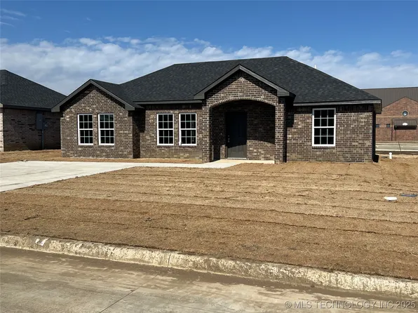 504 Sweet Pea Ln, Madill, OK 73446