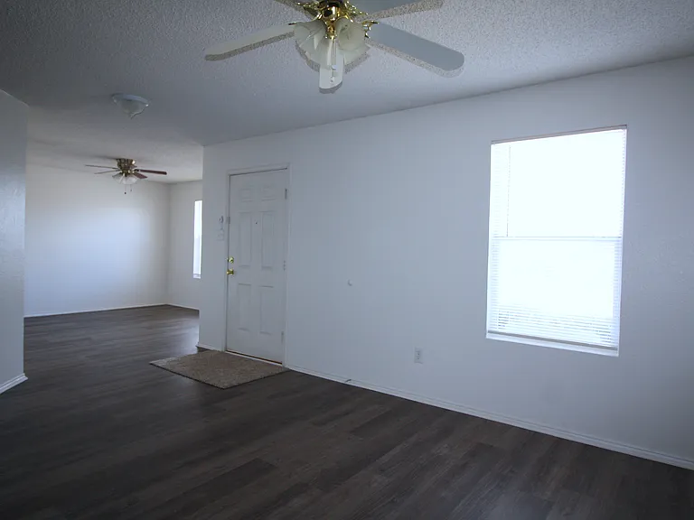 1397 Lochspring Dr — Photo 5