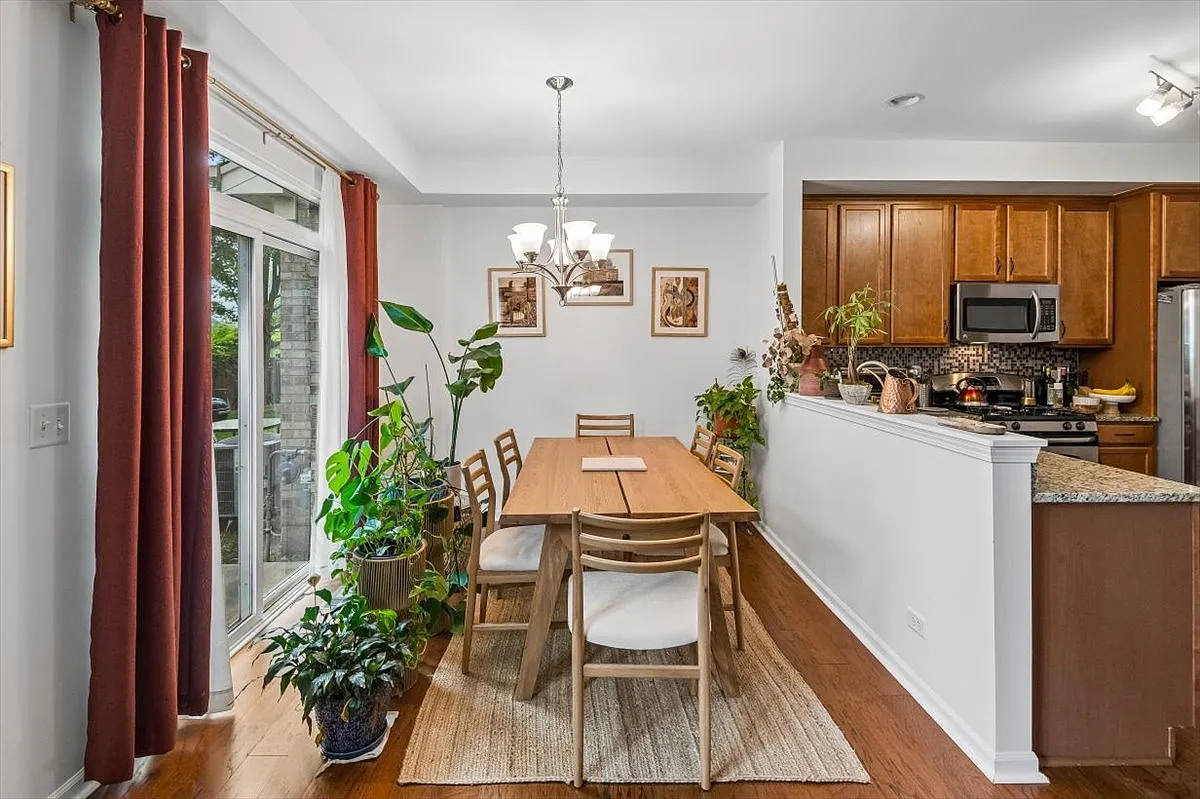 2 bed, 2.5 bath, 1600 sqft, $3,400 — Photo 3
