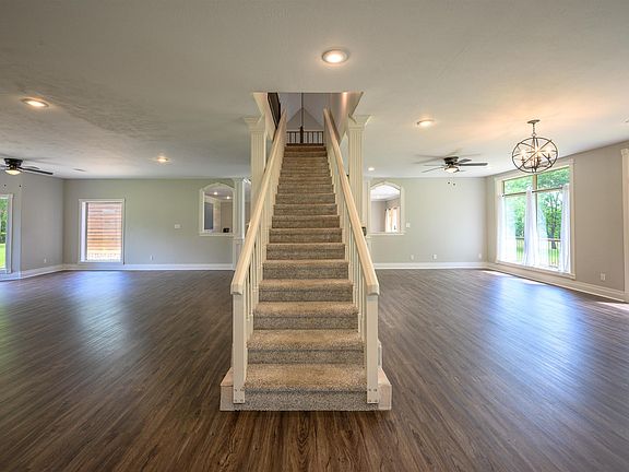 5th image of 100 Plantation Ln