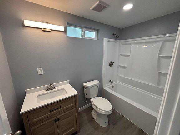 4th image of 4683 Southampton St