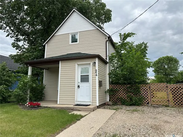 24 3rd AVENUE SE, Weyburn, SK S4H 1X2
