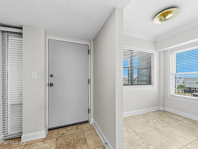 1901 1st St N #401 — Photo 3