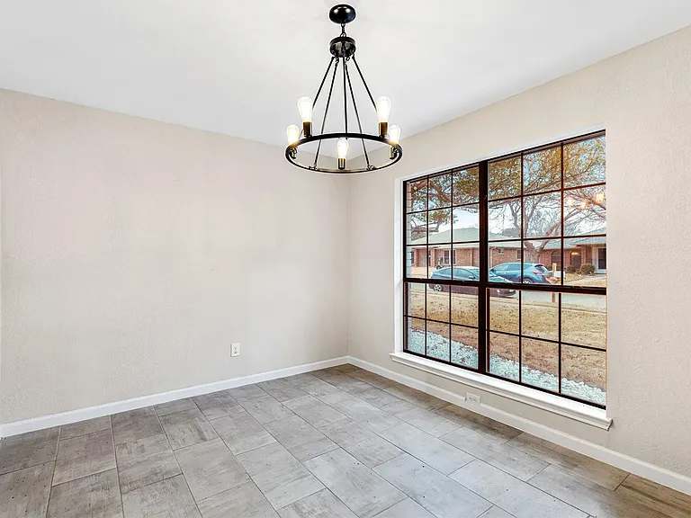 924 Simon Dr — Photo 5