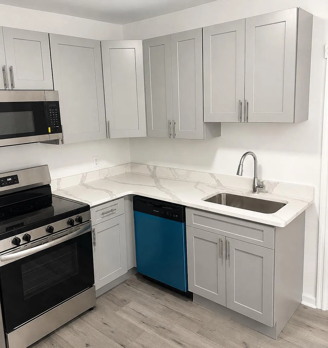 3 bed, 1.0 bath, 1200 sqft, $1,890 — Photo 3
