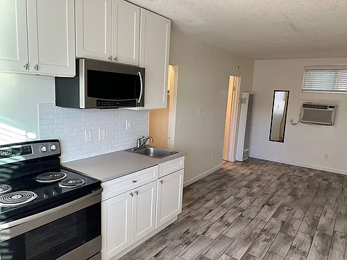 588 E. Mel Avenue - Hermosa Palms Photo 1