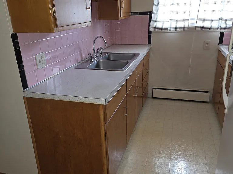 70 Mallory Rd — Photo 3