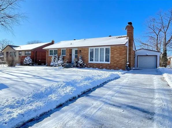 389 Grace Rd, Tecumseh, ON N8N 2G6