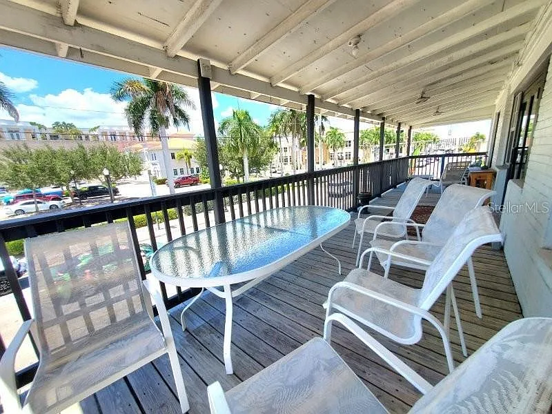 6 bed, 2.0 bath, 2100 sqft, $3,400 — Photo 4