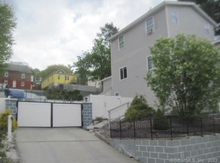 61 Oak St, Waterbury, CT 06704
