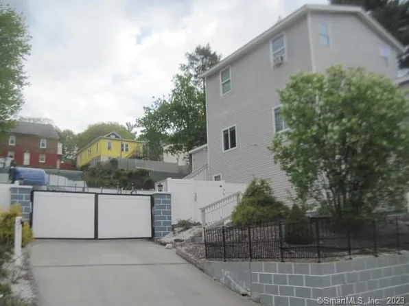 61 Oak Street, Waterbury, CT 06704