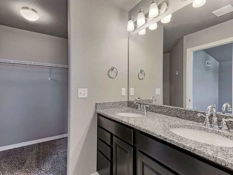 1748 Ruddlesway Dr — Photo 27