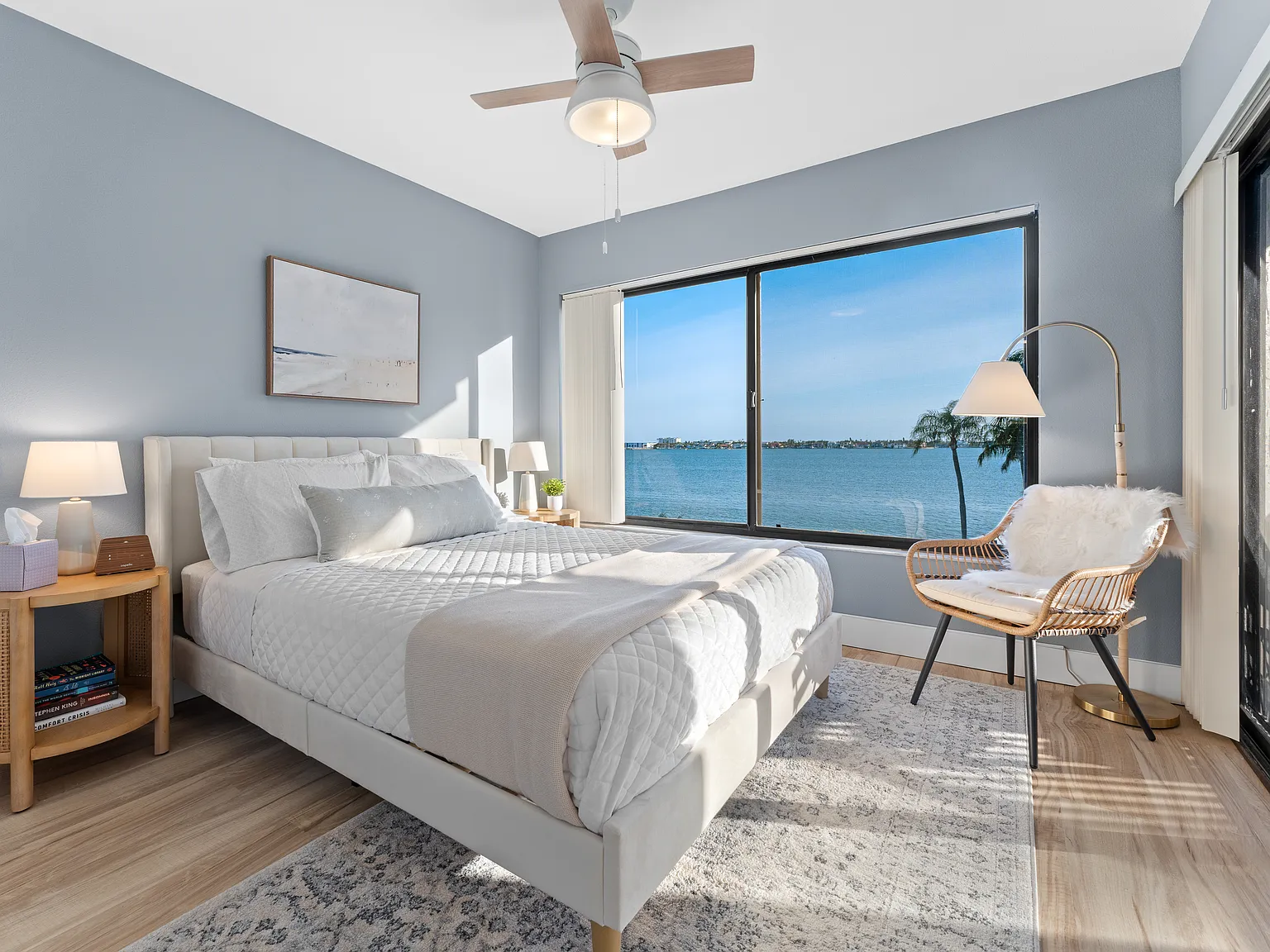 2 bed, 890 sqft, $3,200 — Photo 1