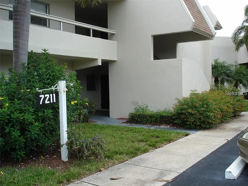 7211 W Country Club Dr N #133