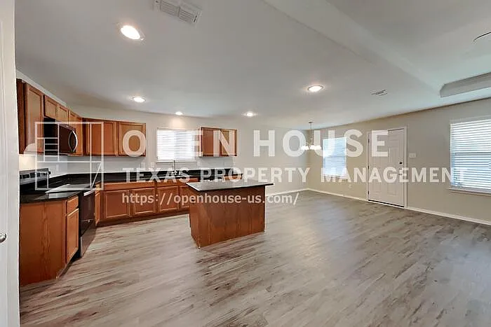 3 bed, 2.0 bath, 1661 sqft, $2,125 — Photo 4