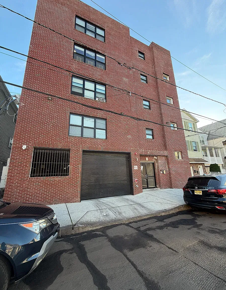 1 bed, $1,718 — Photo 1